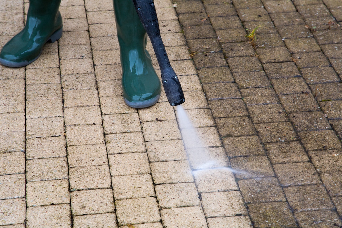 High Pressure Cleaning use a pressure washer