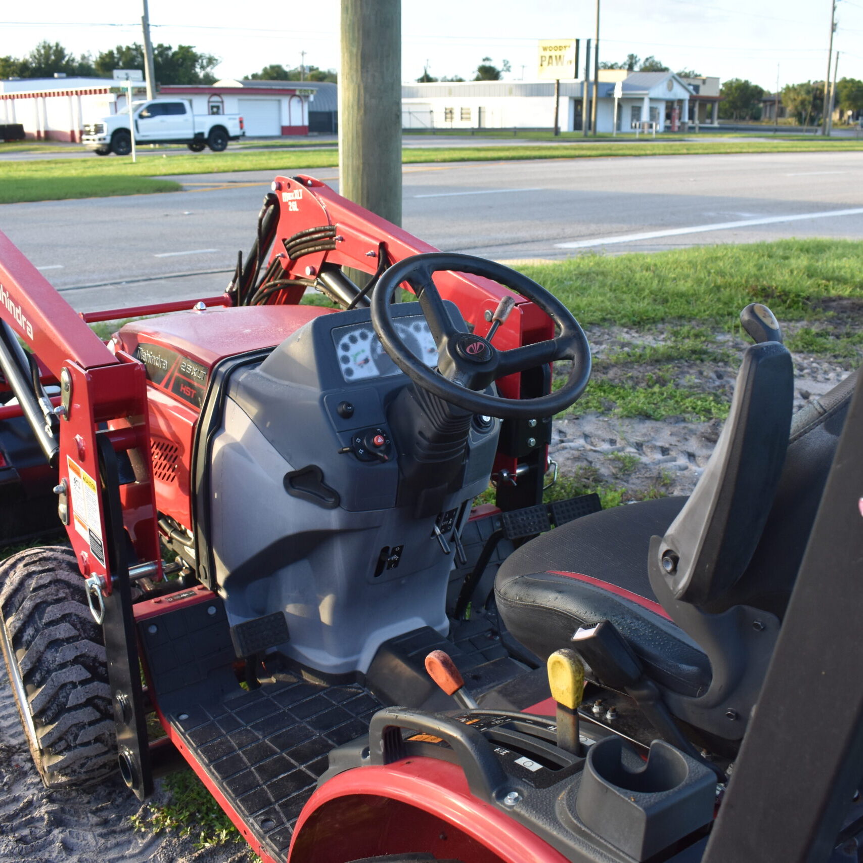 Inventory Blow Out Sale 6 Mahindra Max 26XLT 4WD at Chenango 6